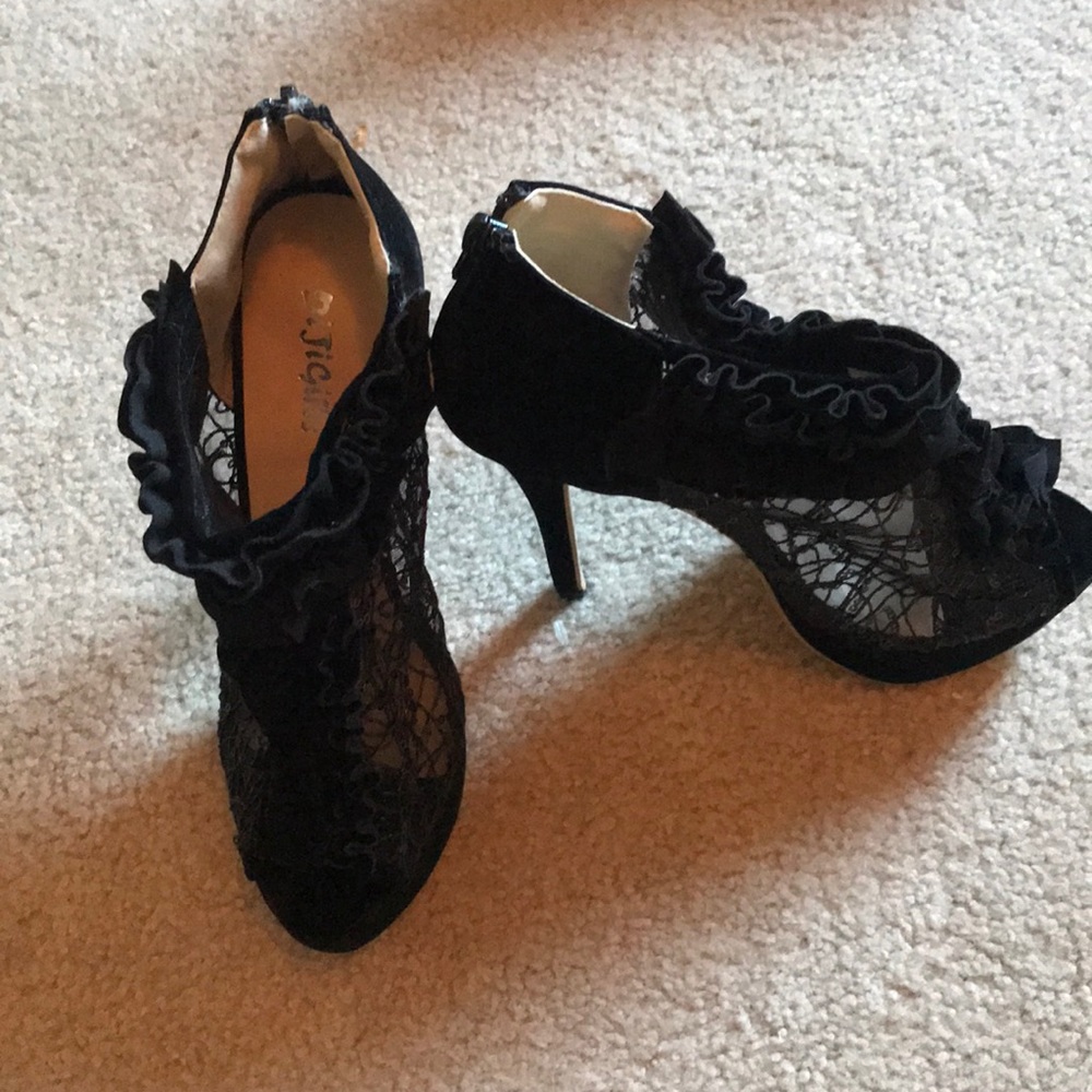 Black Lacey Pumps